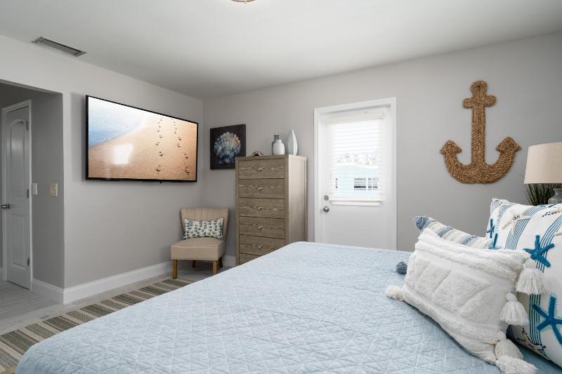 Shells N Sunshine! Getaway Destination Just Minutes from the White Sandy Beaches of Fort Myers! home - image 33