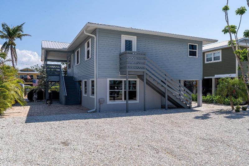 Shells N Sunshine! Getaway Destination Just Minutes from the White Sandy Beaches of Fort Myers! home - image 13