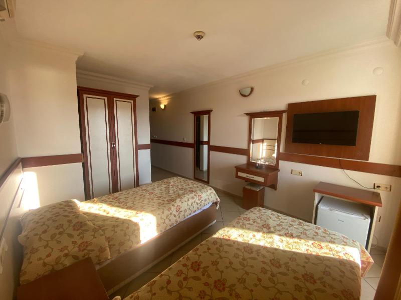 Standard Double or Twin Room image 1