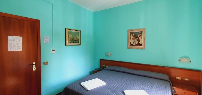 Economy Double Room image 2