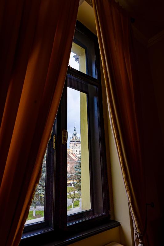Deluxe Superior Double Room with Citadel View and Canopy Bed image 4