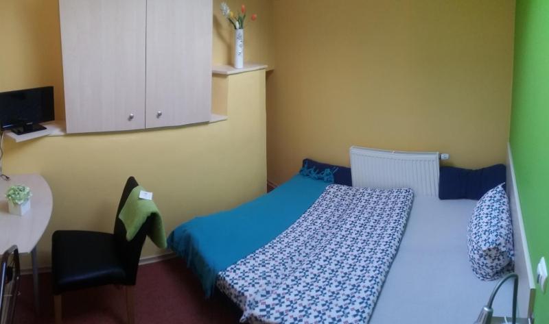 Single Room with Bathroom image 4