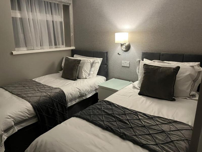 Twin Room image 1