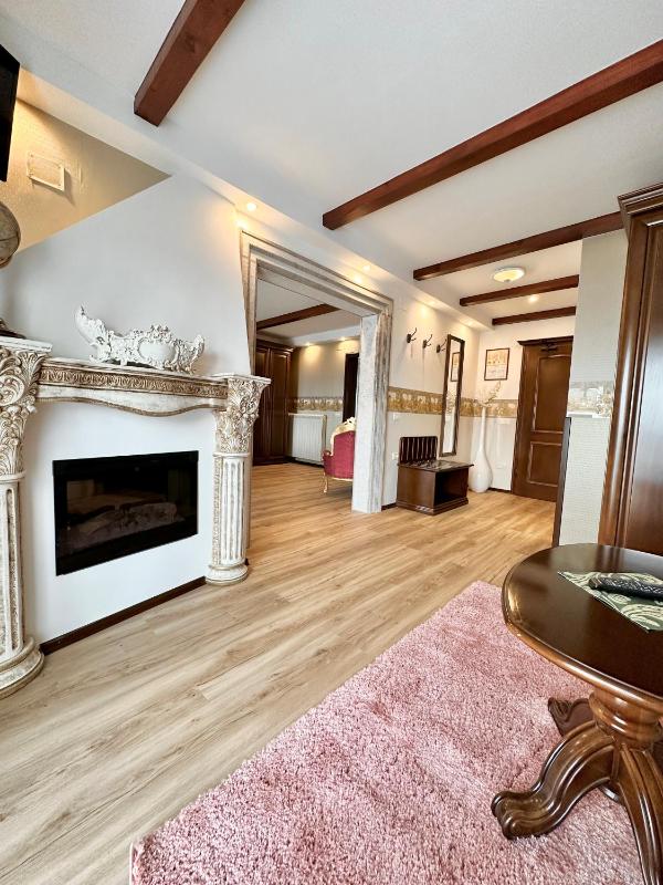 Suite with Pool View image 1