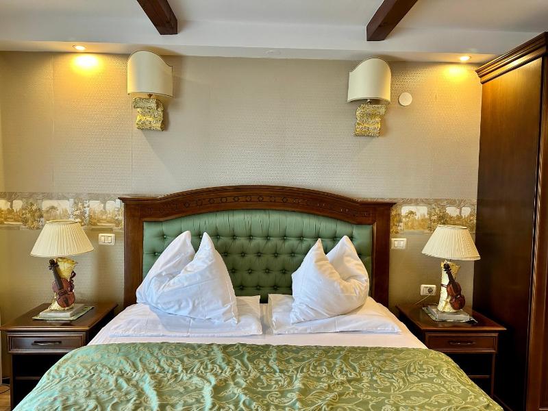 Suite with Pool View image 3