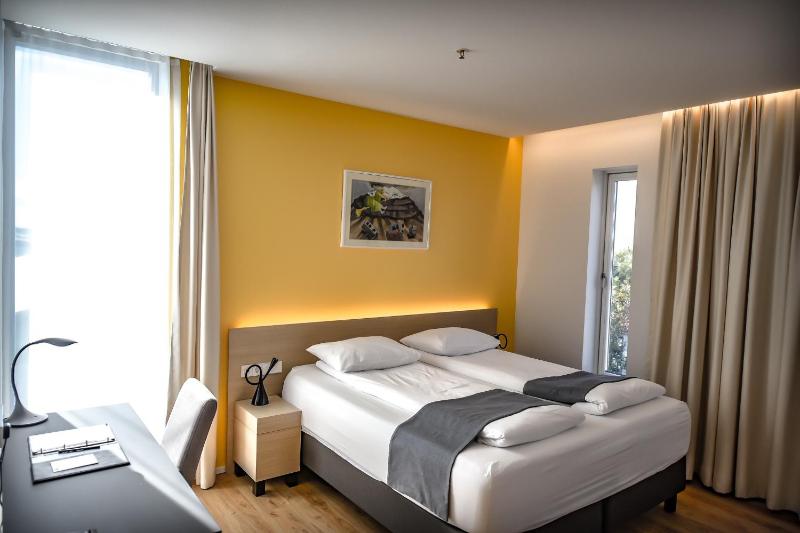 Deluxe Double Room image 1