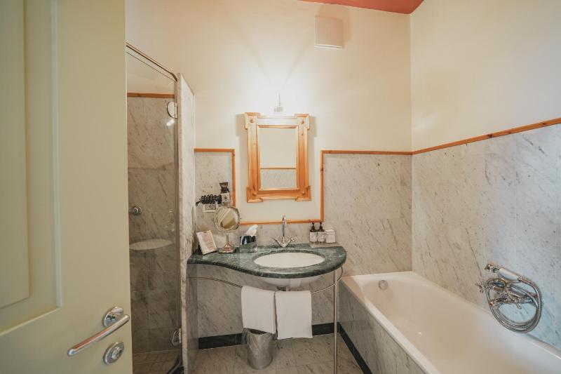 Junior Suite with Balcony image 2