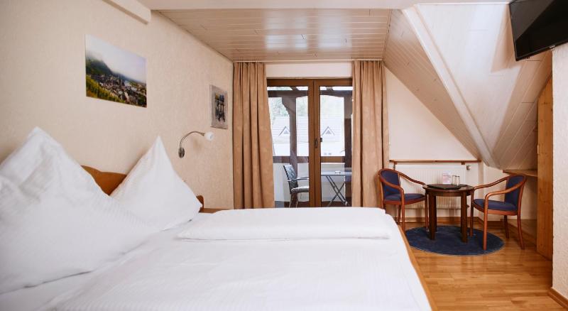 Double Room image 4