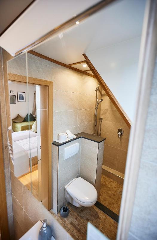 Deluxe Double Room with Balcony image 3