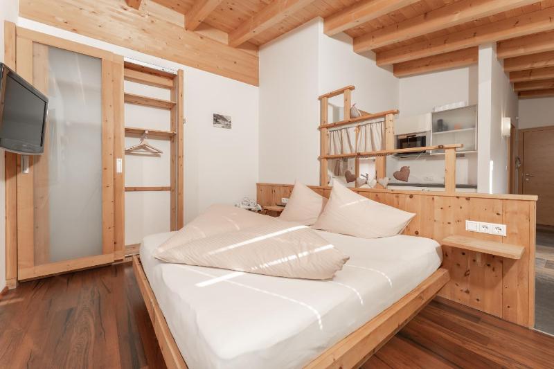Double Room with Balcony image 3