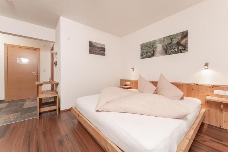 Double Room with Terrace image 3