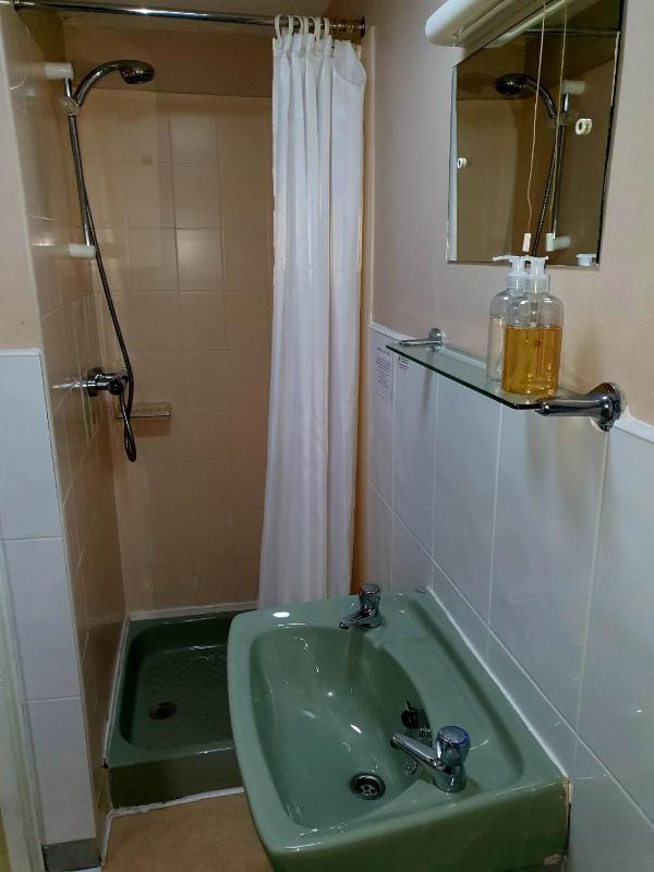 Budget Double Room image 3
