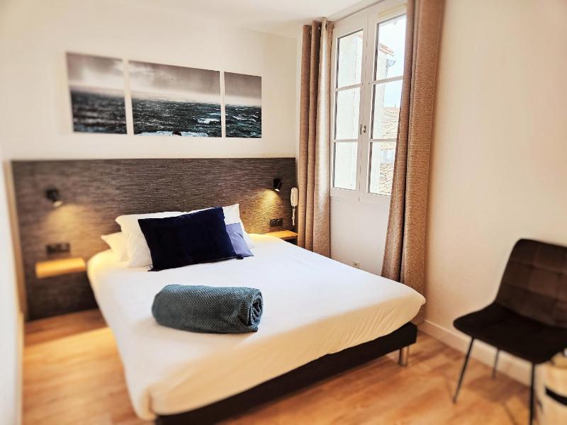 Double Room image 3