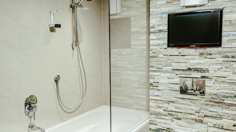 Deluxe Double Room with Balcony image 4