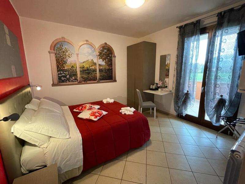 Double Room image 3