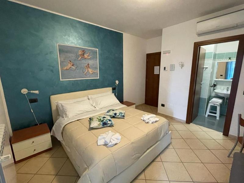 Double Room image 2