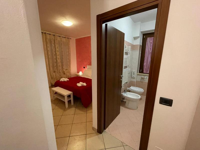 Double Room image 4