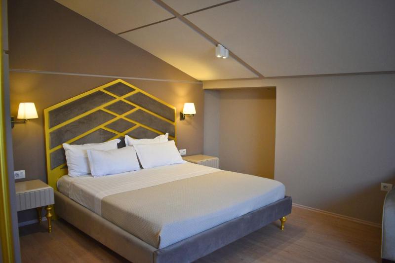 Deluxe Double Room image 2