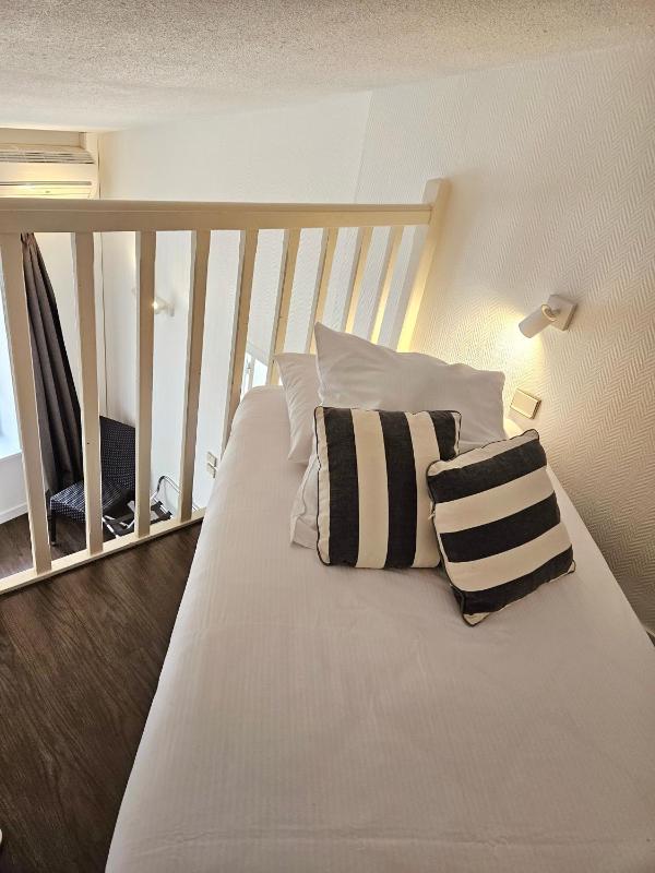 Terrace Side - Suite image 4