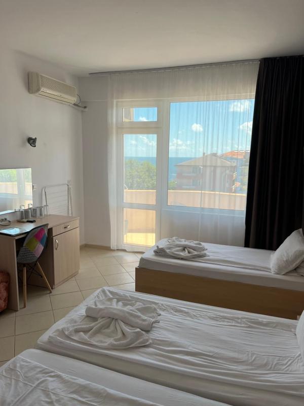 Triple Room with Balcony image 3