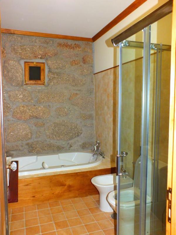 Double Room with Spa Bath image 2