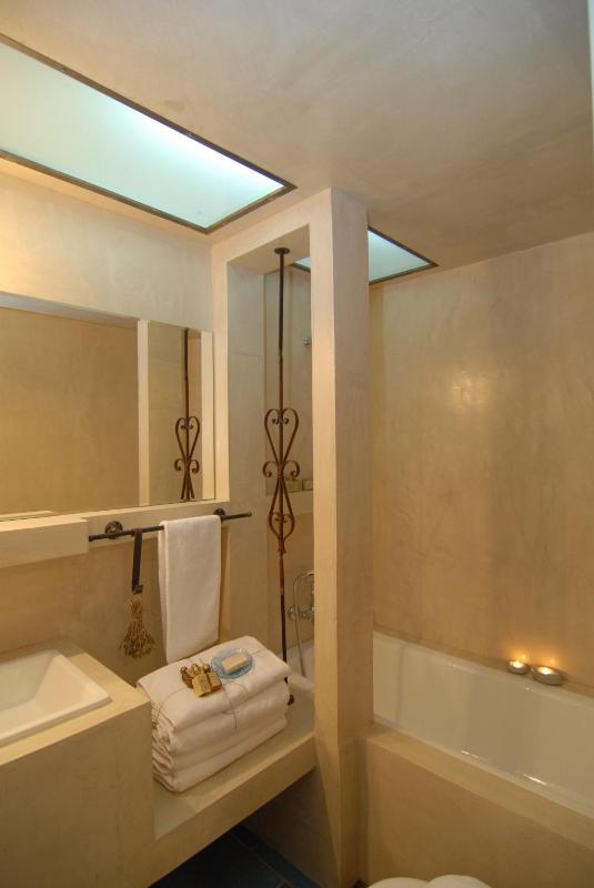 Double Room image 1