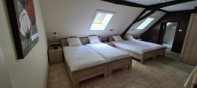 Classic Quadruple Room image 4