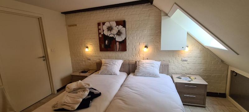 Single Room image 3