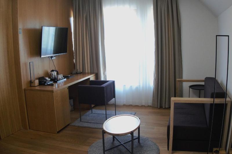 Family Room image 4
