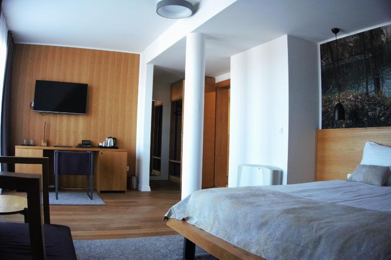 Deluxe Double Room with Balcony image 2