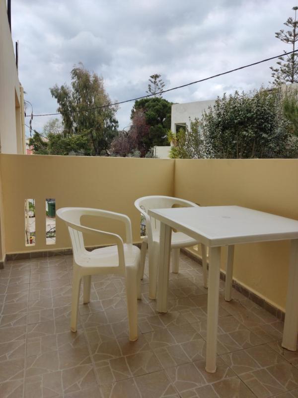 Studio with Balcony image 2