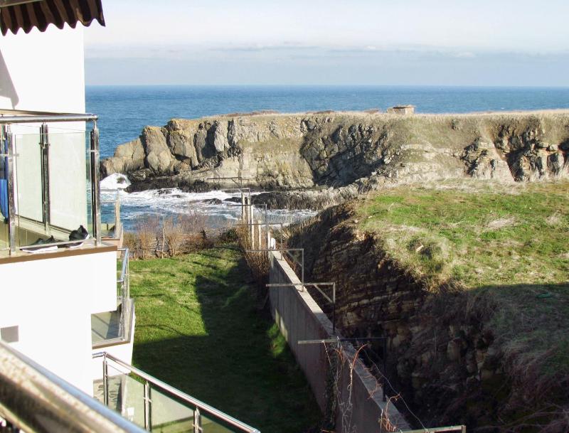 One-Bedroom Apartment with Partial Sea View image 1