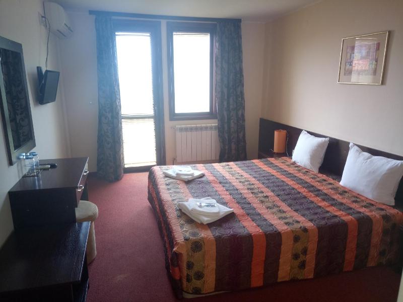 Double Room with Balcony image 2