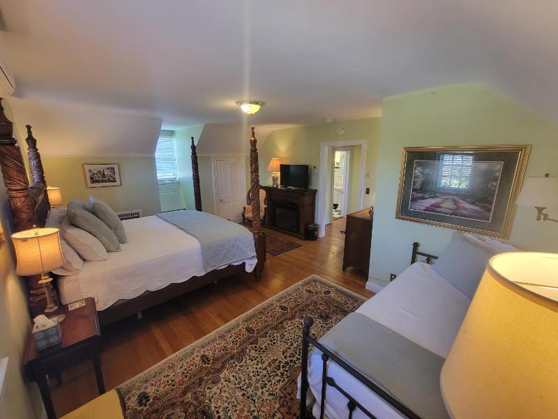 King Suite image 1