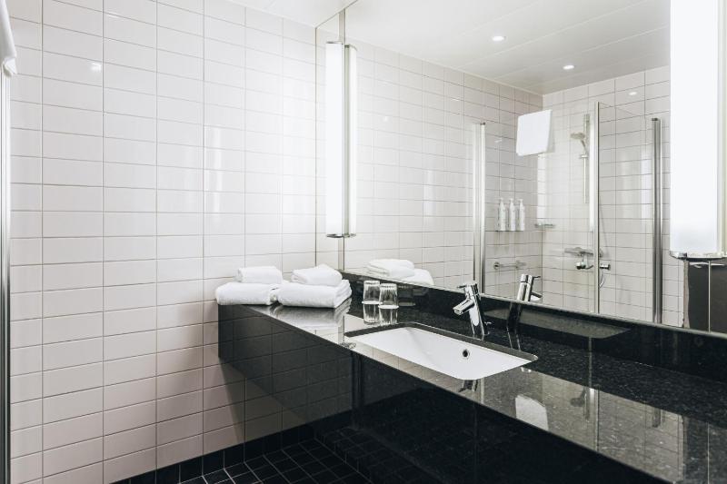 Deluxe Twin Room image 2