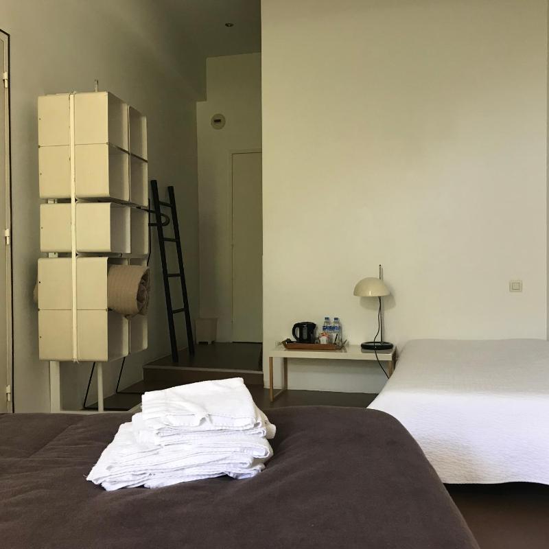 Double Room image 3