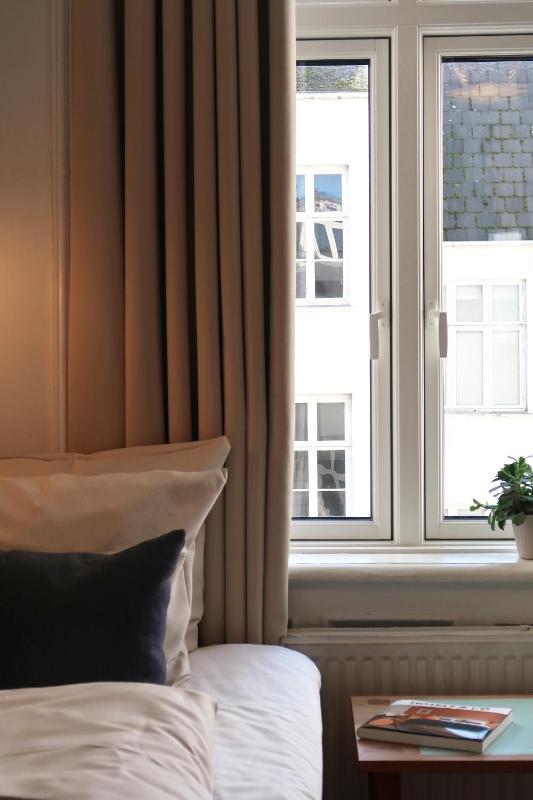 Standard Single Room image 4