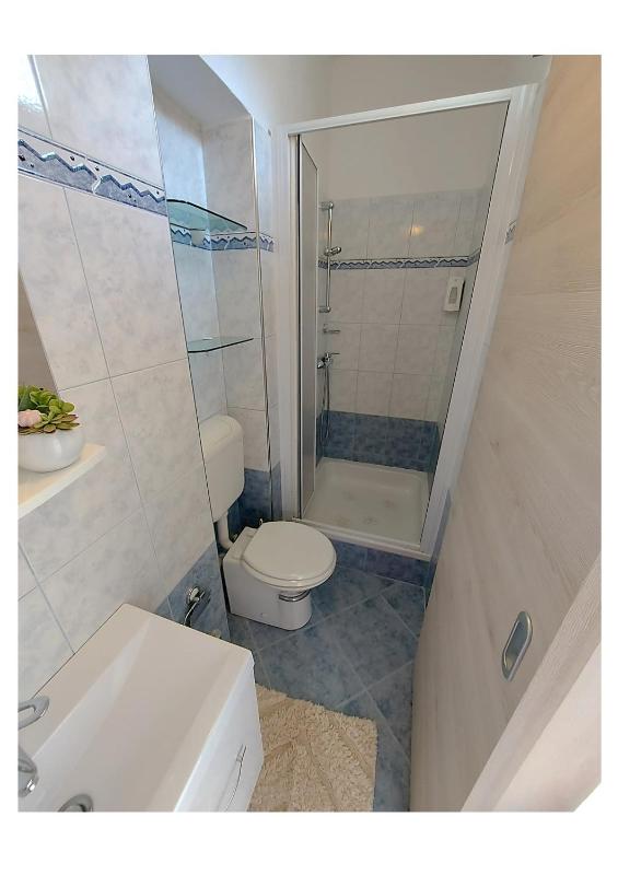 One-Bedroom Apartment image 3