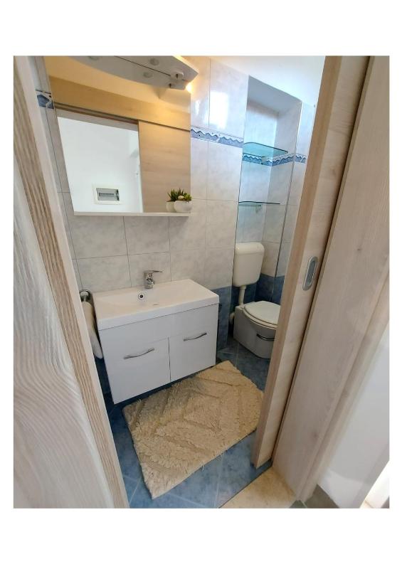 One-Bedroom Apartment image 2