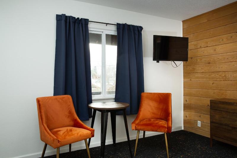 Standard Queen Room image 4