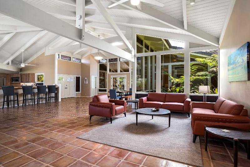 Pineapple House - image 40