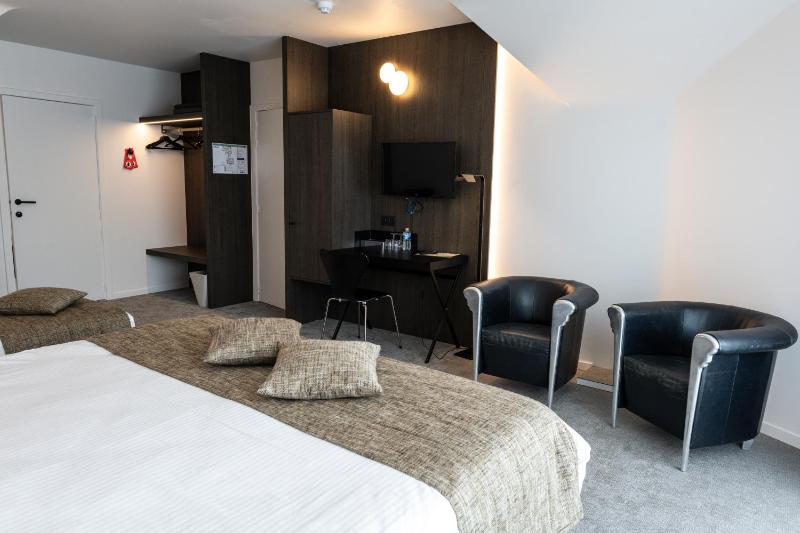 Large Double Room image 3