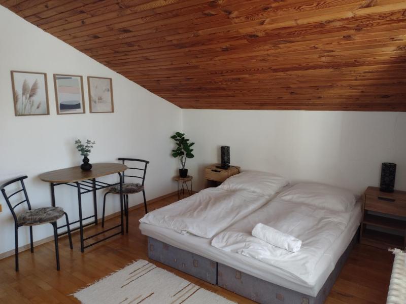 Standard Double Room image 3
