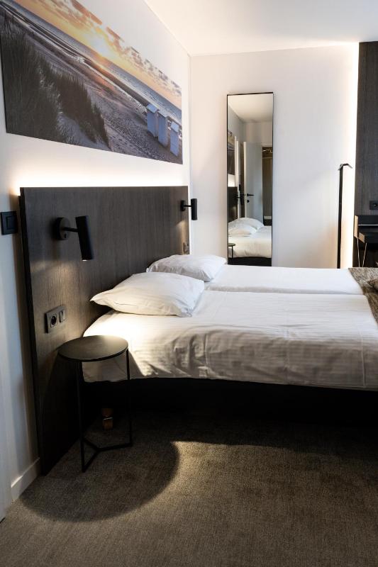 Small Double Room image 1