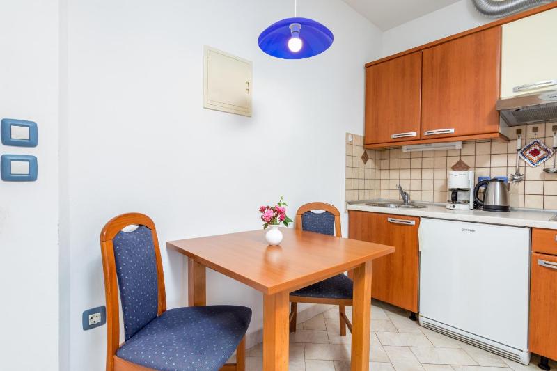 One-Bedroom Apartment with Balcony and Sea View image 4