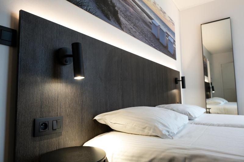 Small Double Room image 2