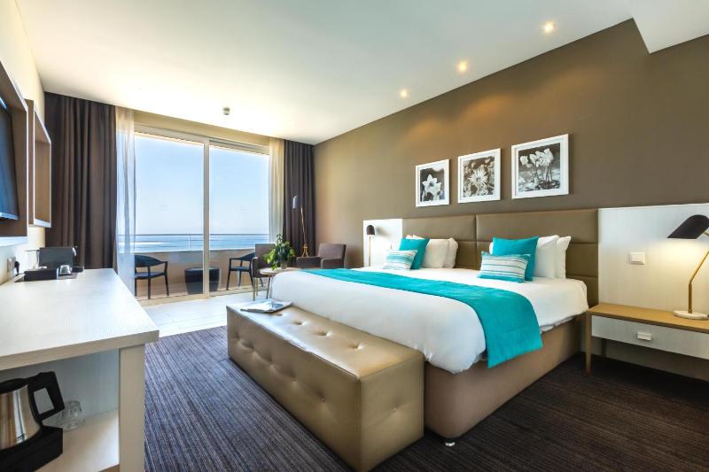 Superior Double or Twin Room with Sea View image 3