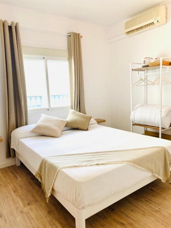 Double or Twin Room with Shared Bathroom image 1