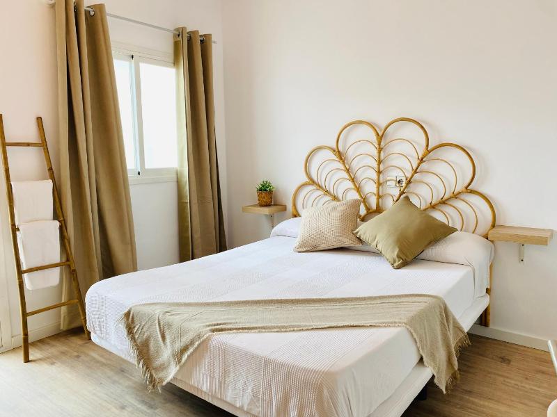 Double Room with Terrace and Shared Bathroom image 3