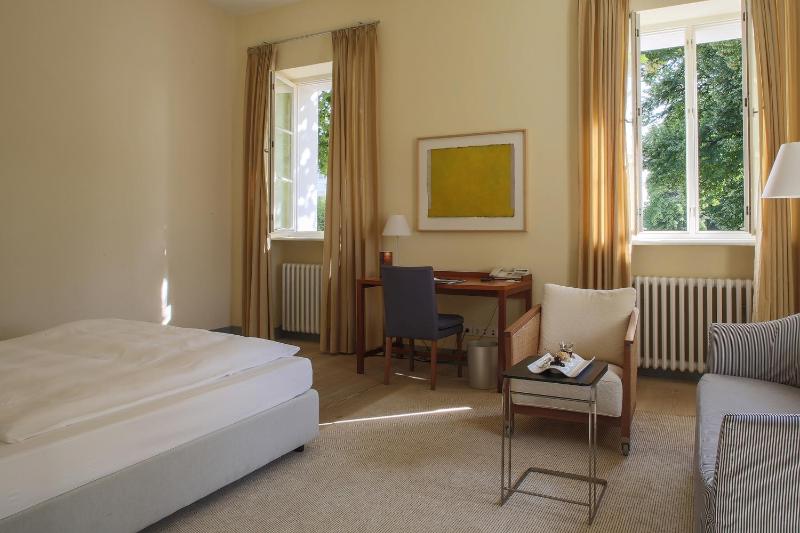 Business Room image 3